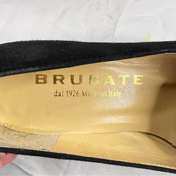 BRUNATE loafer 31891 nero
Women loafers in black nubuck leather w/ a small heel - Picture 8 of 13